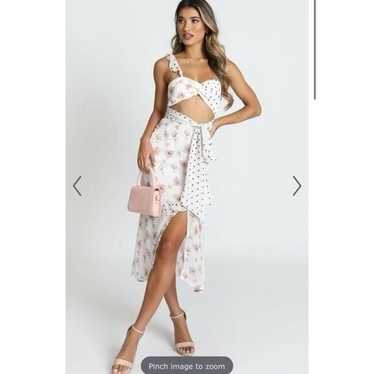 ShowPo. TAKE MY PICTURE DRESS IN WHITE FLORAL Siz… - image 1