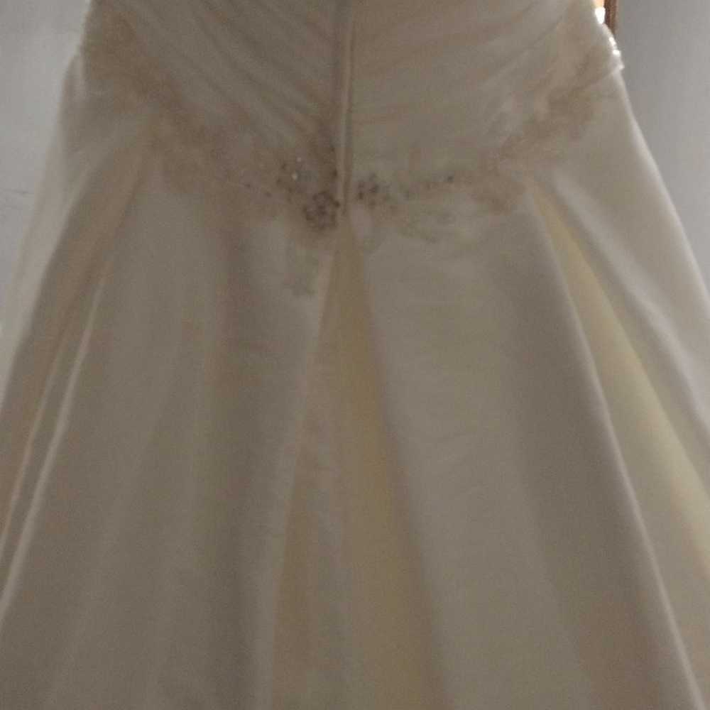 wedding dress size 16 - image 5