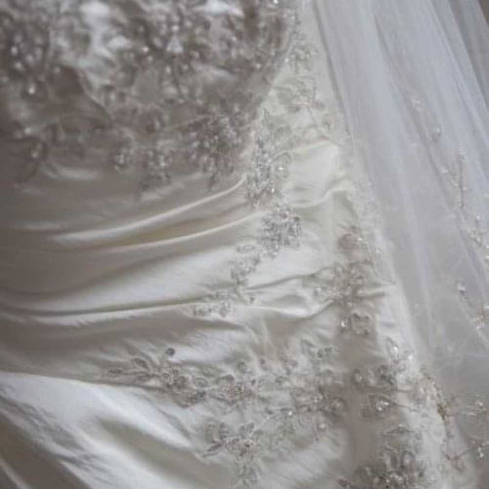 wedding dress size 4 - image 3