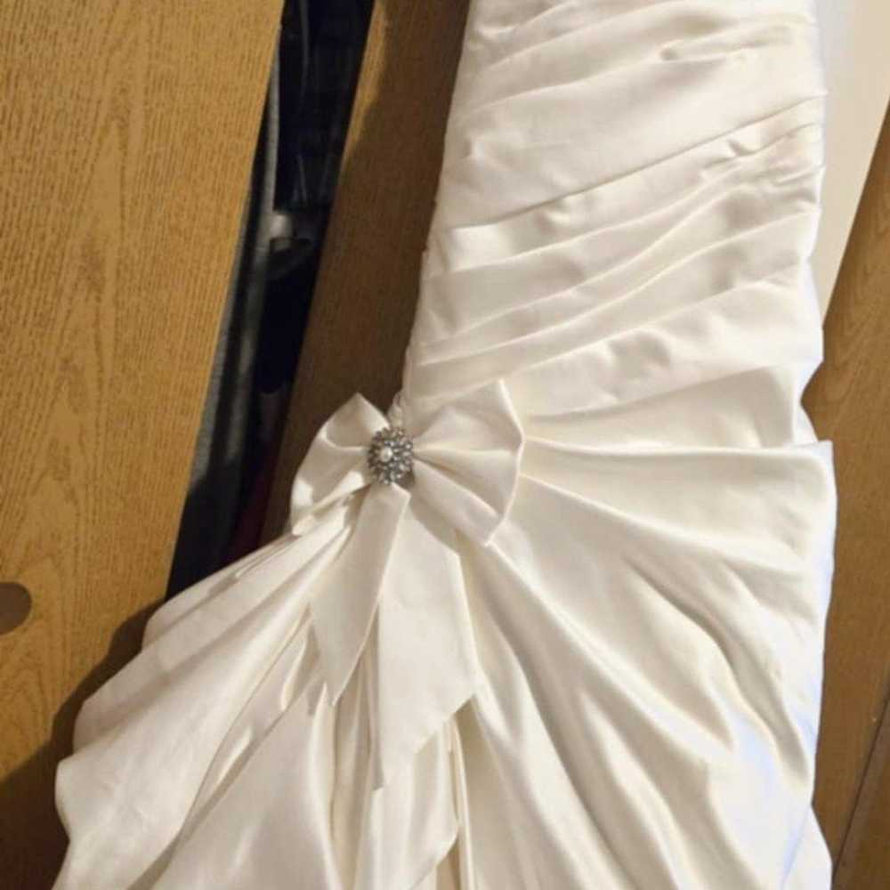 Wedding dress mermaid style David's bridal size 6 - image 4