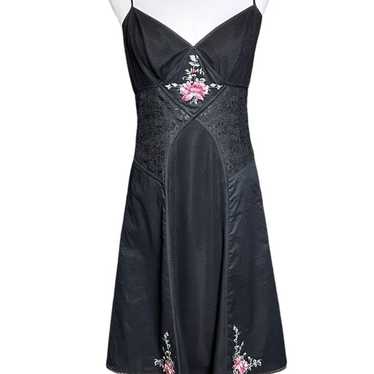 BETSEY JOHNSON VTG Black Midi Rose Embroidered Dr… - image 1