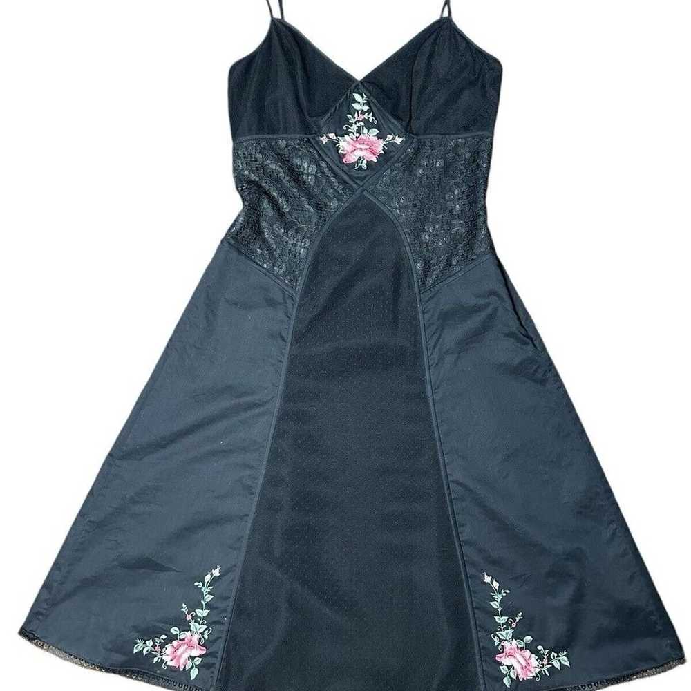 BETSEY JOHNSON VTG Black Midi Rose Embroidered Dr… - image 3