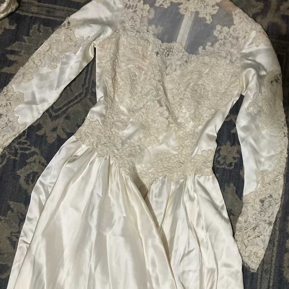 Antique long train wedding dress - image 1