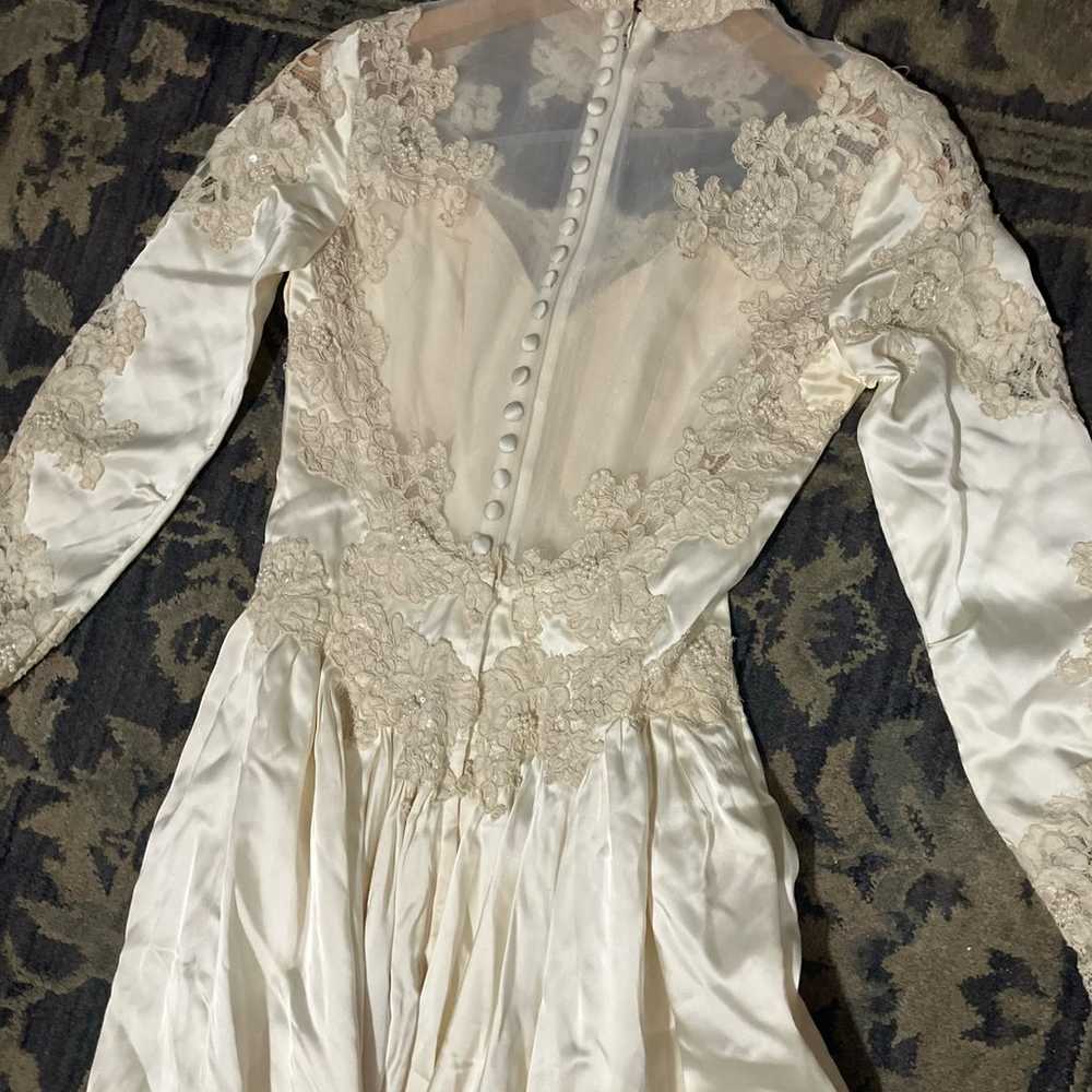 Antique long train wedding dress - image 2