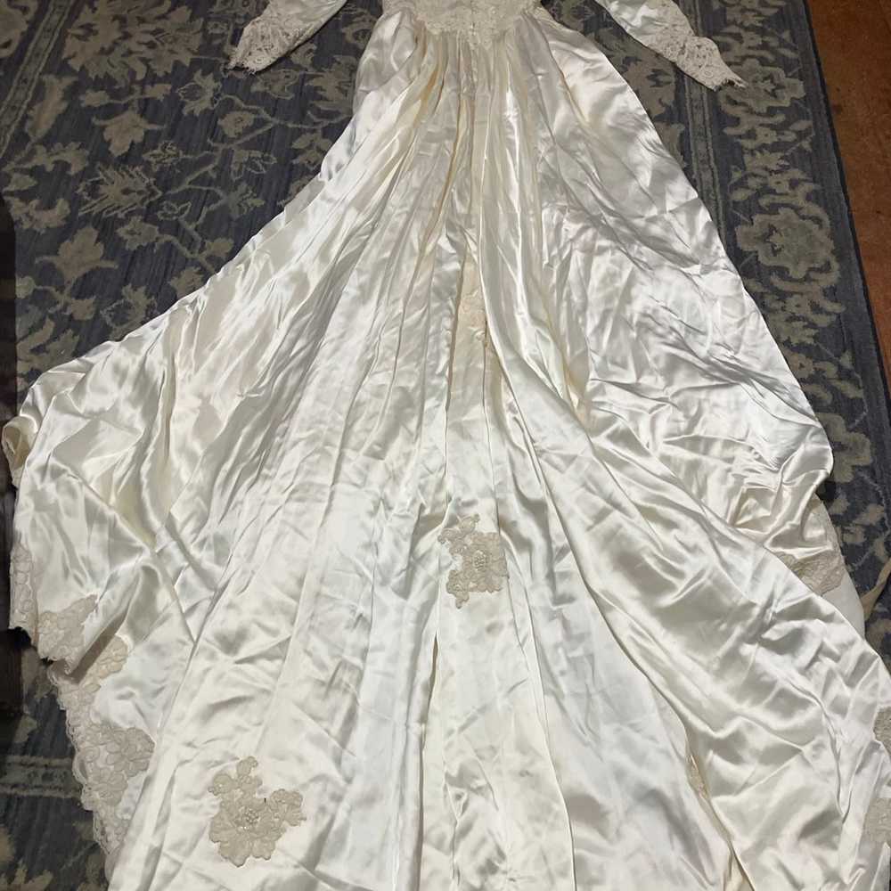 Antique long train wedding dress - image 7