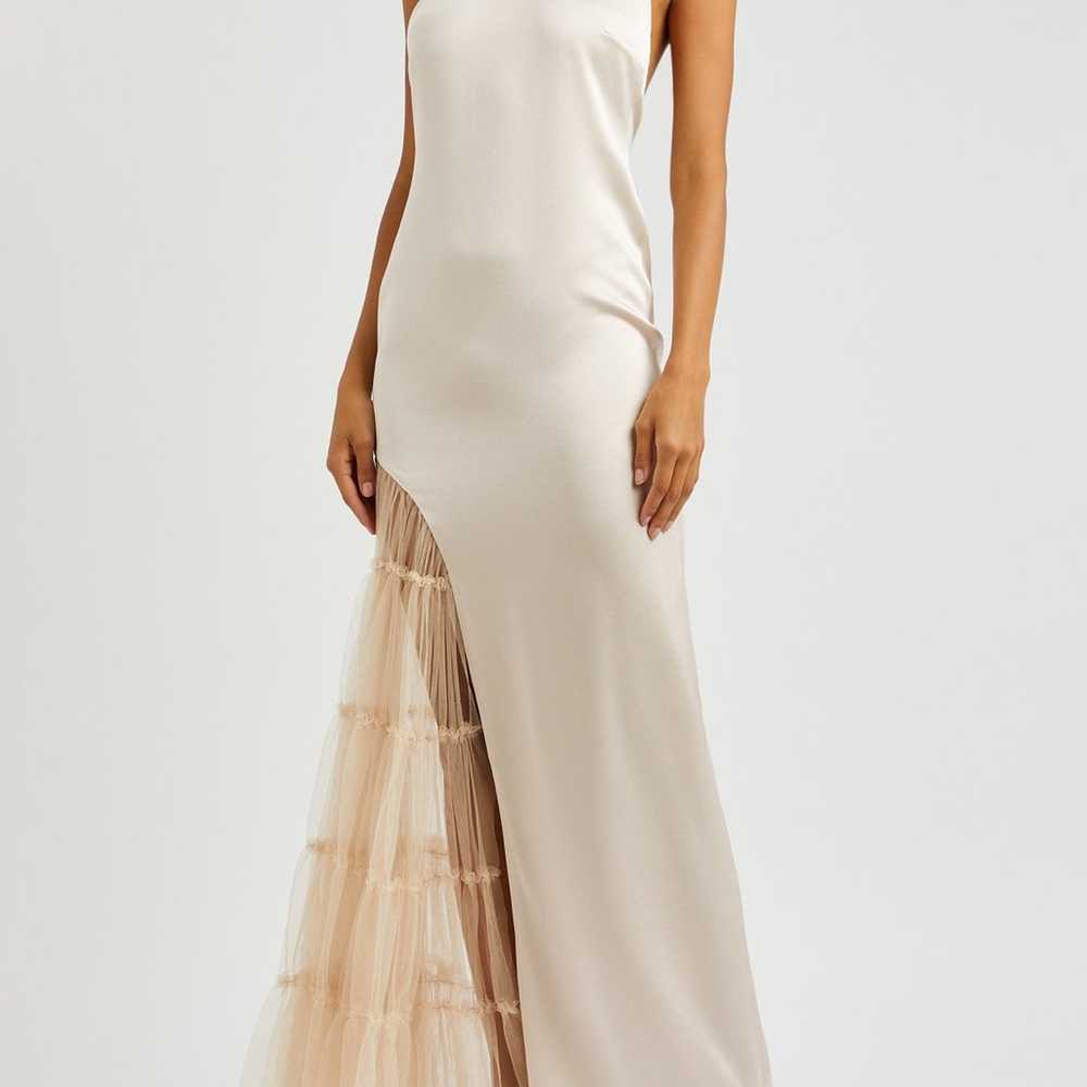 $695 Alice + Olivia Ryn Tulle-Panel Satin Gown si… - image 1