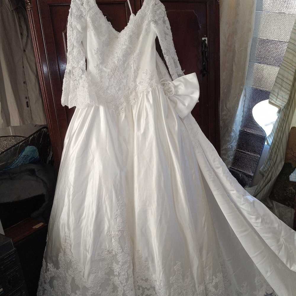 Wedding dress size 6 - image 3