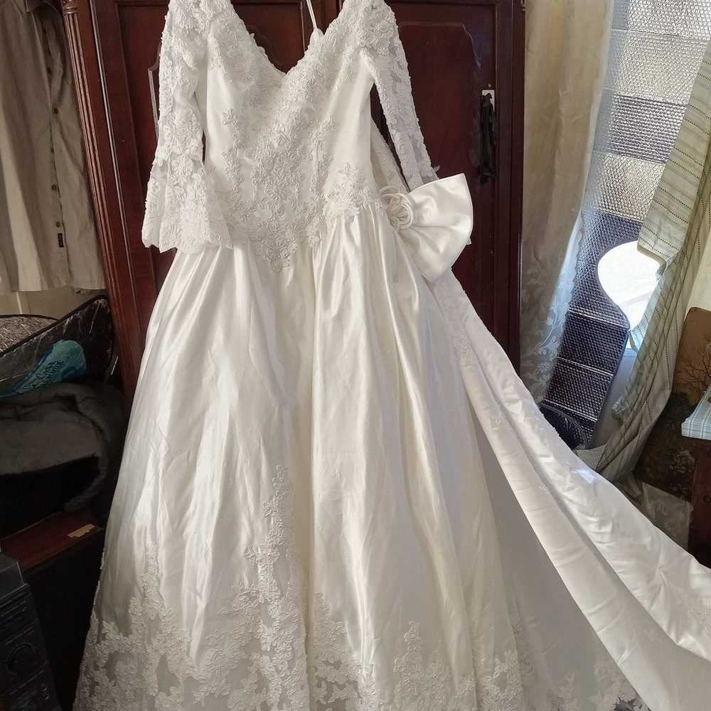 Wedding dress size 6 - image 4