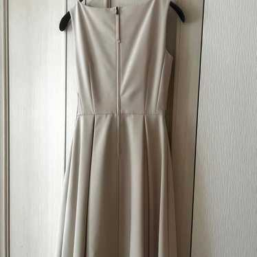 Beige sleeveless knee-length dress. - image 1