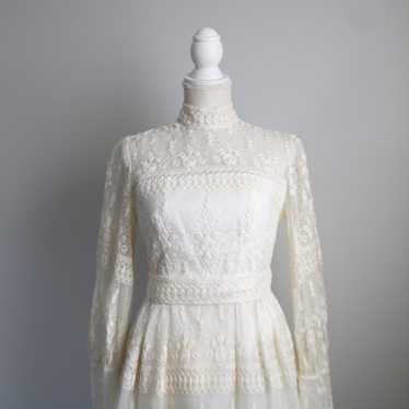 Vintage Boho Minimalist 1970s Embroidered Mutton … - image 1