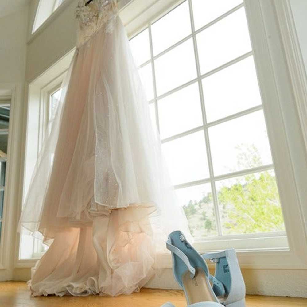 Elegant wedding dress - image 5