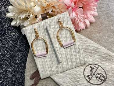 HERMES 上品 人気ピアス 本革 シルバーゴールド Equestre Etrier HERMES 上品 人気ピアス 本革 シルバーゴールド Equestre Etrier