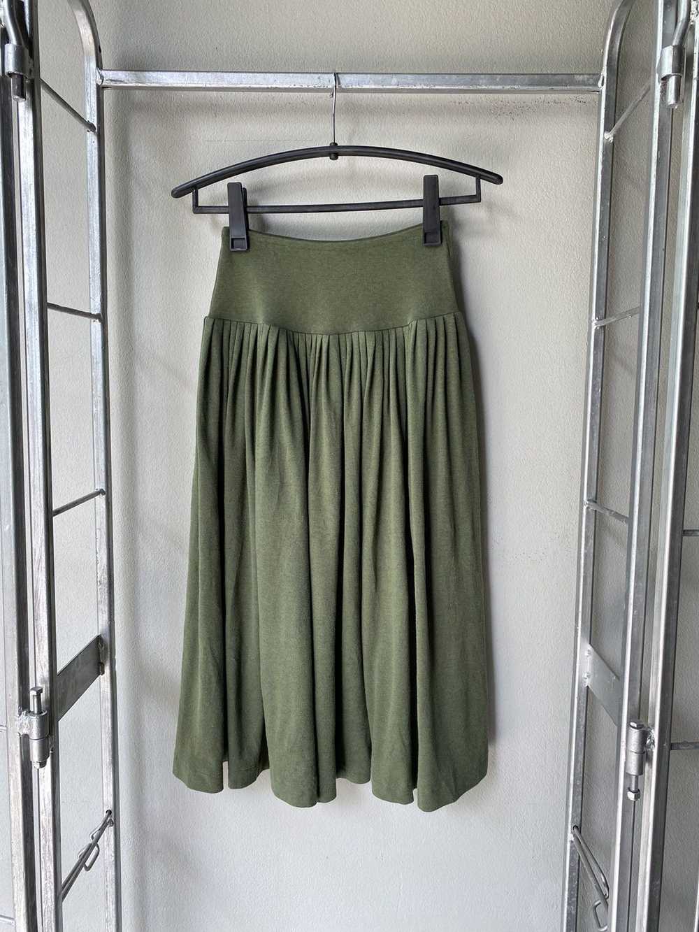 Norma Kamali NORMA KAMALI Olive Green Gathered Sk… - image 10