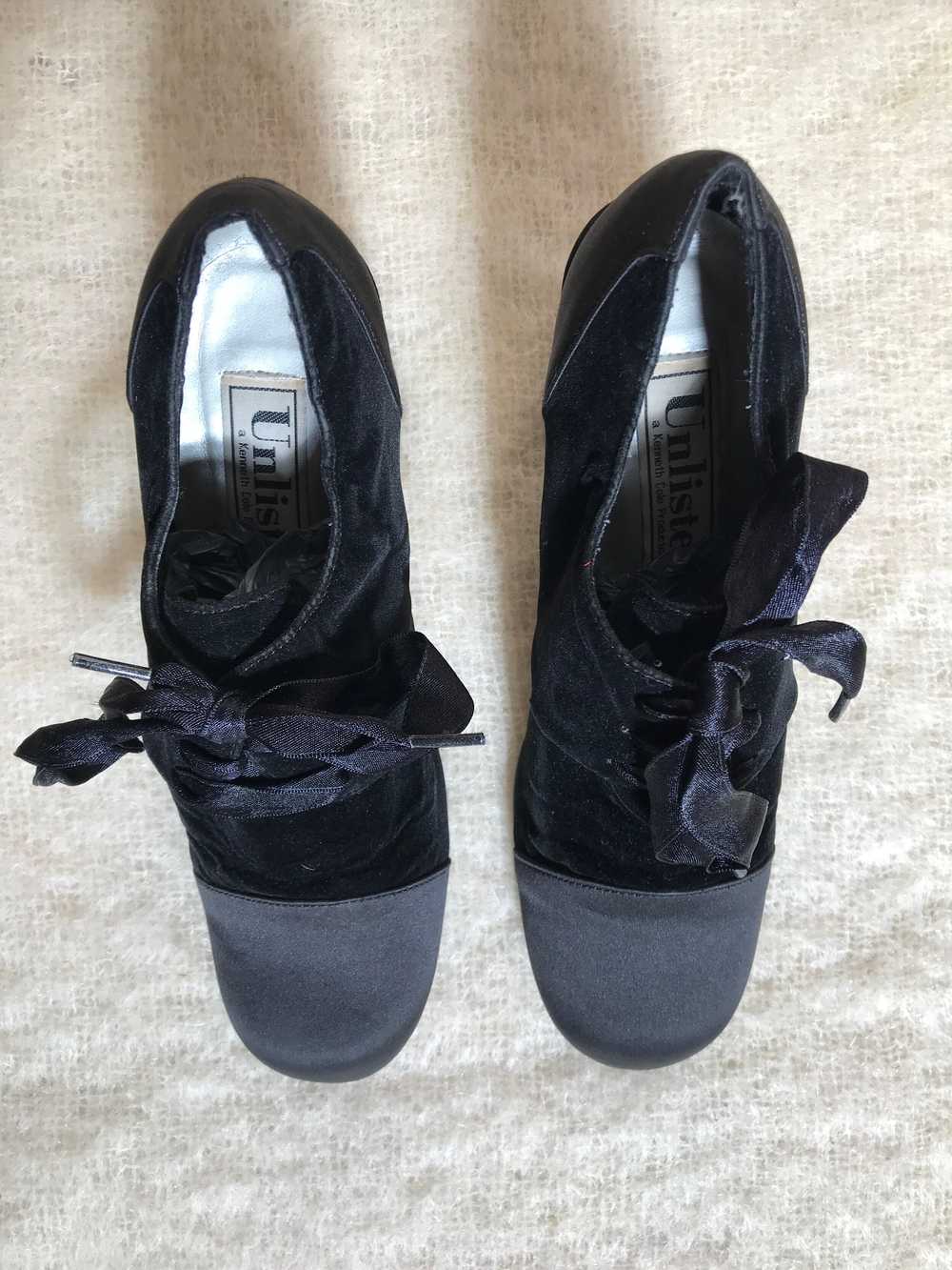 vintage black velvet shoes / gothic lace up velve… - image 3