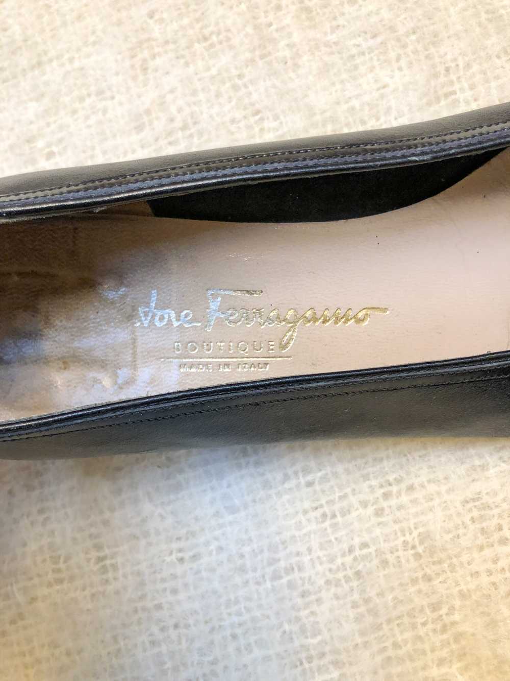 vintage Ferragamo shoes / black leather kitten he… - image 6