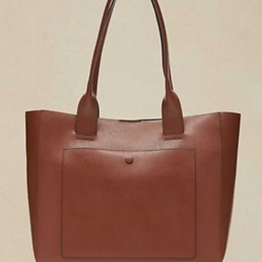 Banana Republic NWOT LEATHER LARGE EAST-WEST TOTE - image 1