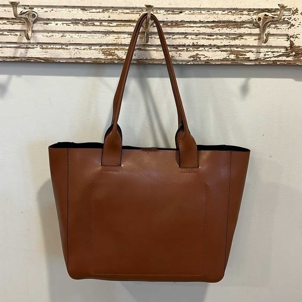 Banana Republic NWOT LEATHER LARGE EAST-WEST TOTE - image 4