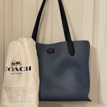 Coach Willow tote rare Like New