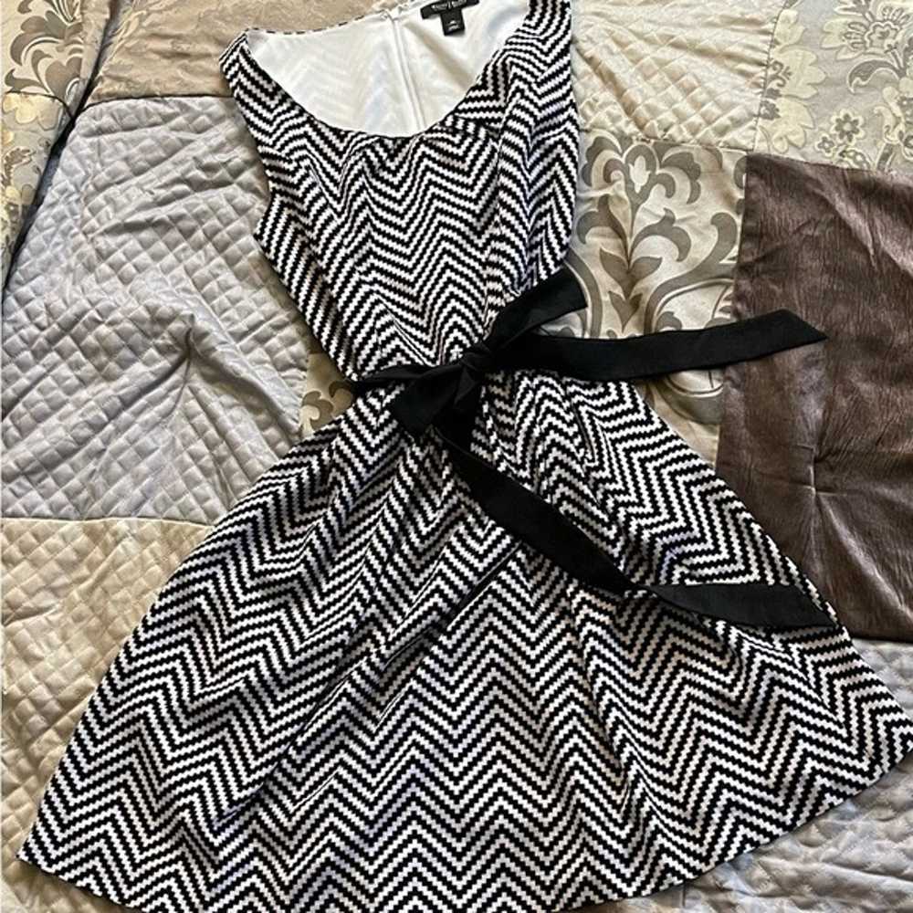 White House Black Market Geometric Chevron Stripe… - image 3