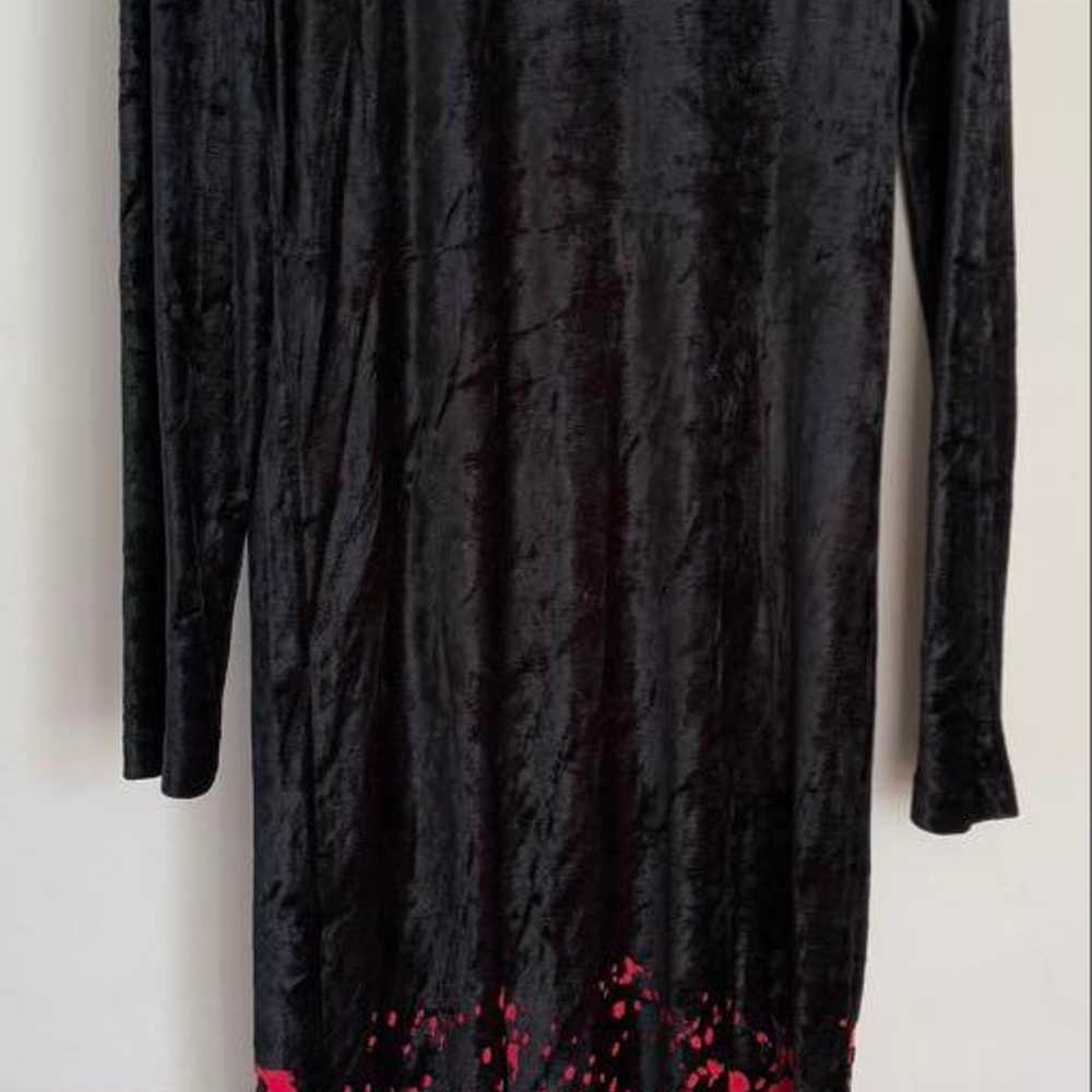 A long dress with a black and red gradient. - image 1