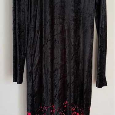 A long dress with a black and red gradient. - image 1