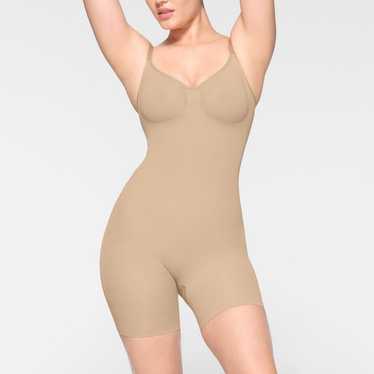 NEW Skims Seamless Sculpt Mid Thigh Bodysuit ~ Cl… - image 1