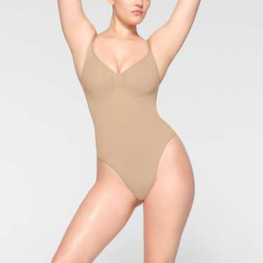 NWOT Skims Seamless Sculpt Thong Bodysuit