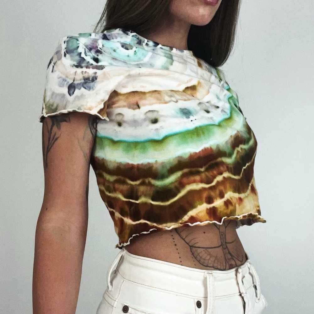 NEW Hand-Dyed Cropped Lettuce Hem T-Shirt | Size L - image 3