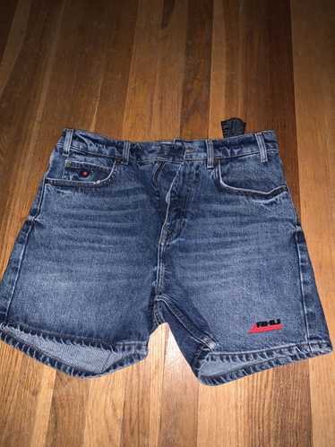 Zara DENIM SHORTS x RHUIGI LIMITED EDITION | Mall of America®