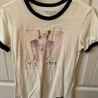 Official Taylor Swift 1989 tour shirt!