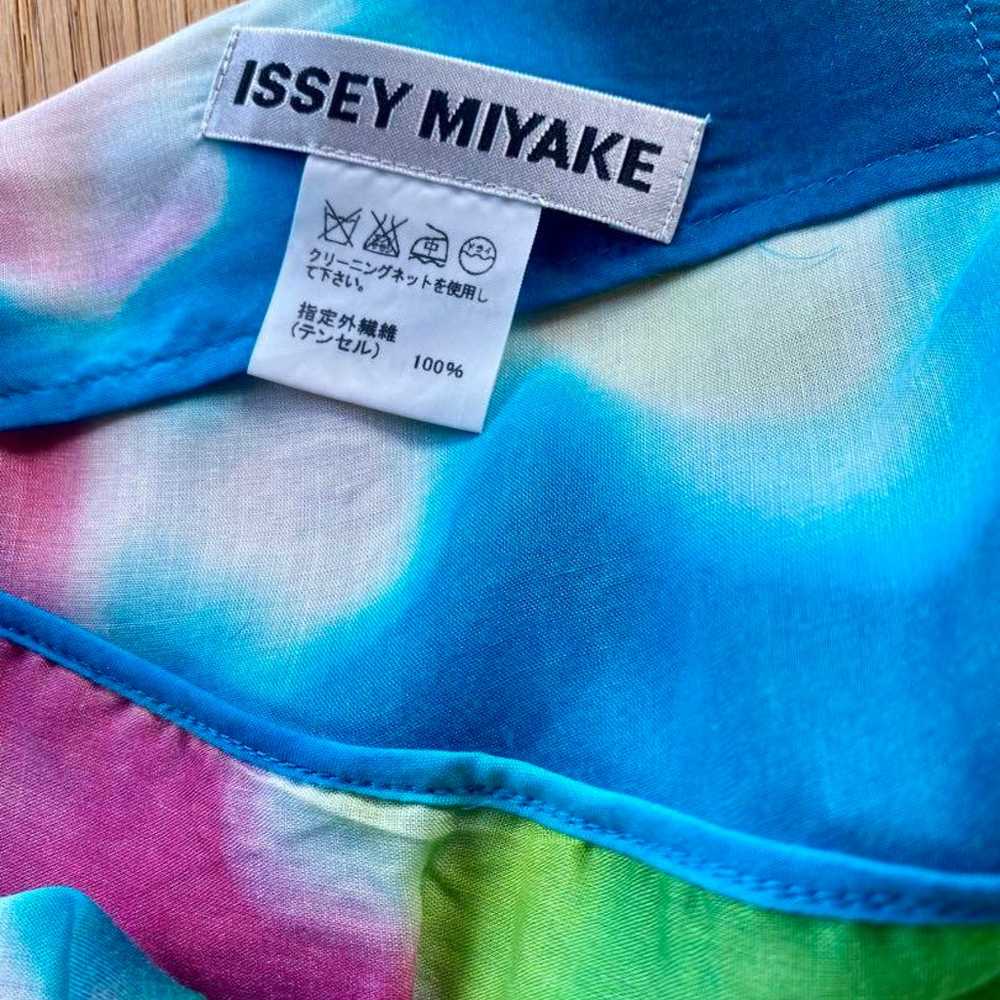 Issey Miyake: A beautiful colored tunic, softly b… - image 8