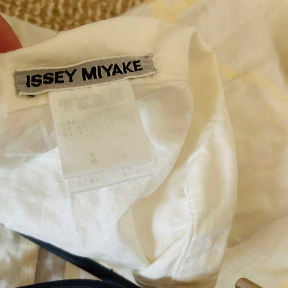 Long-sleeve shirt jacket in white from ISSEY MIYA… - image 5