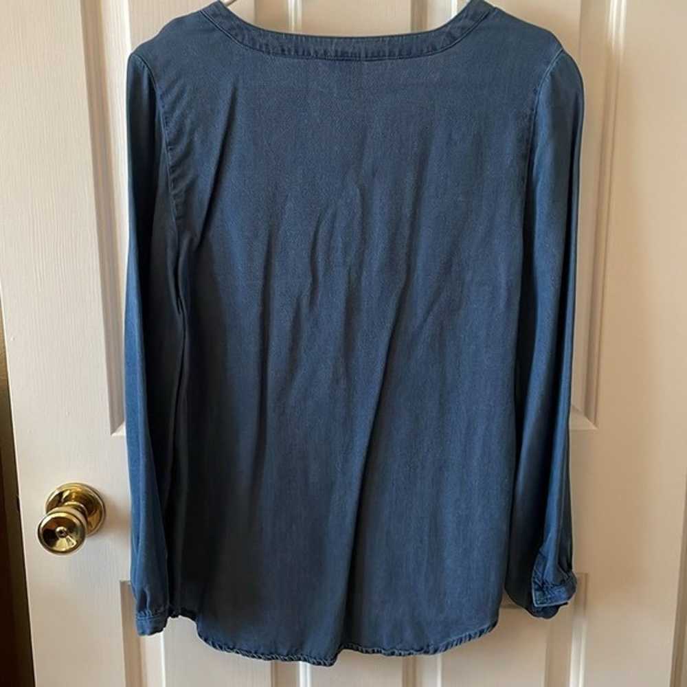 Lyocell denim v neck blouse in like new condition… - image 2