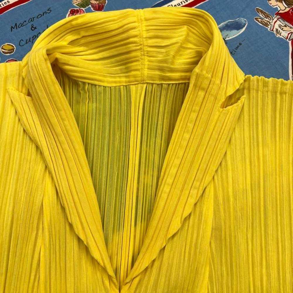 Yellow pleated sleeveless tunic - image 5