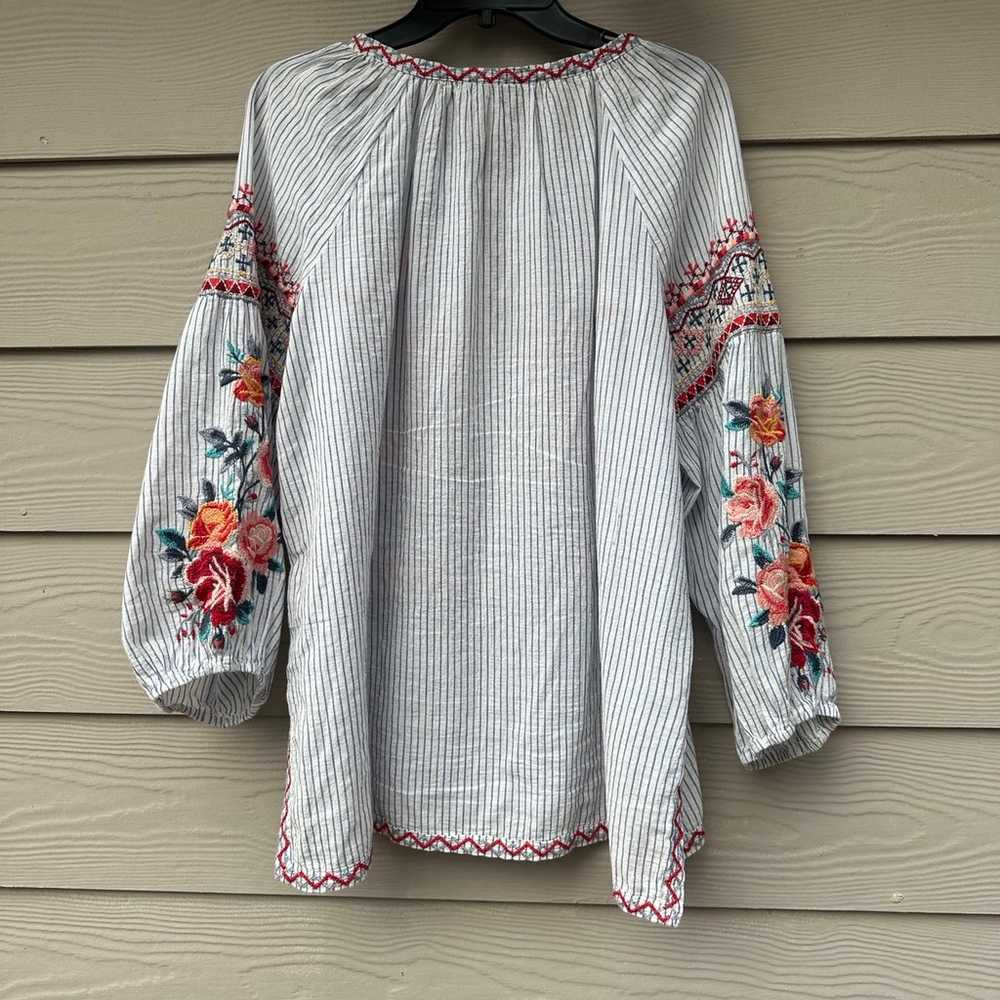 Johnny Was Nadia Peasant Blouse in White / Embroi… - image 11