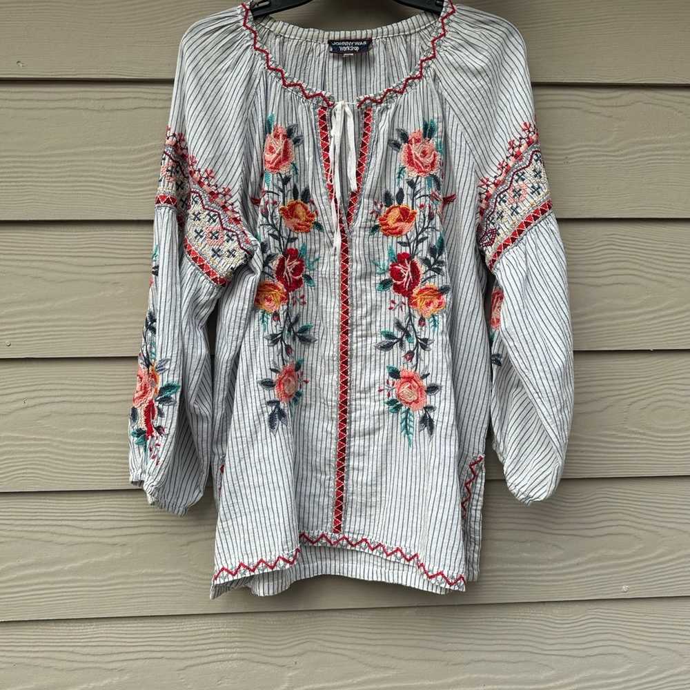 Johnny Was Nadia Peasant Blouse in White / Embroi… - image 5