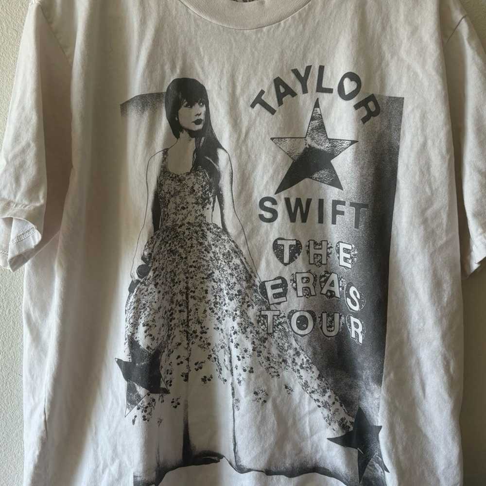 TAYLOR SWIFT THE ERAS TOUR PHOTO OVERSIZED T-SHIRT - image 1