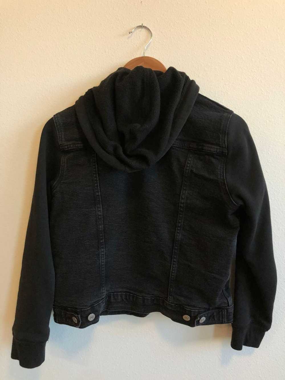 Levi Strauss & Co Black denim jacket with hoodie … - image 2