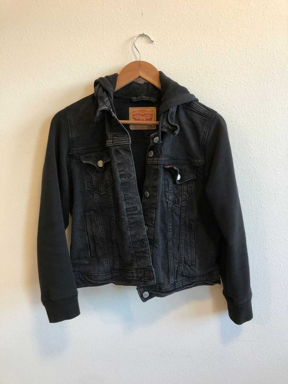 Levi Strauss & Co Black denim jacket with hoodie … - image 4