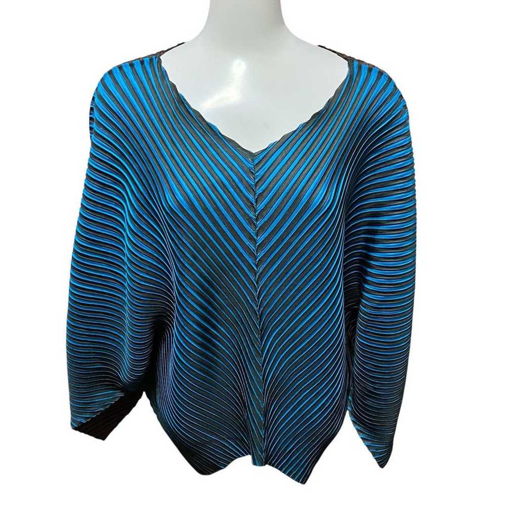 Rare Issey Miyake Long Sleeve Asymmetrical Top Cu… - image 2