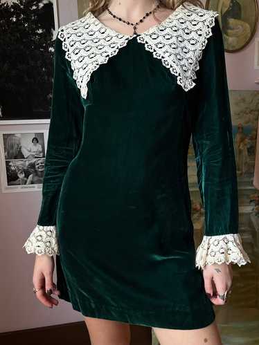 1970s Green Velvet Collared Long Sleeve Lace Mini 