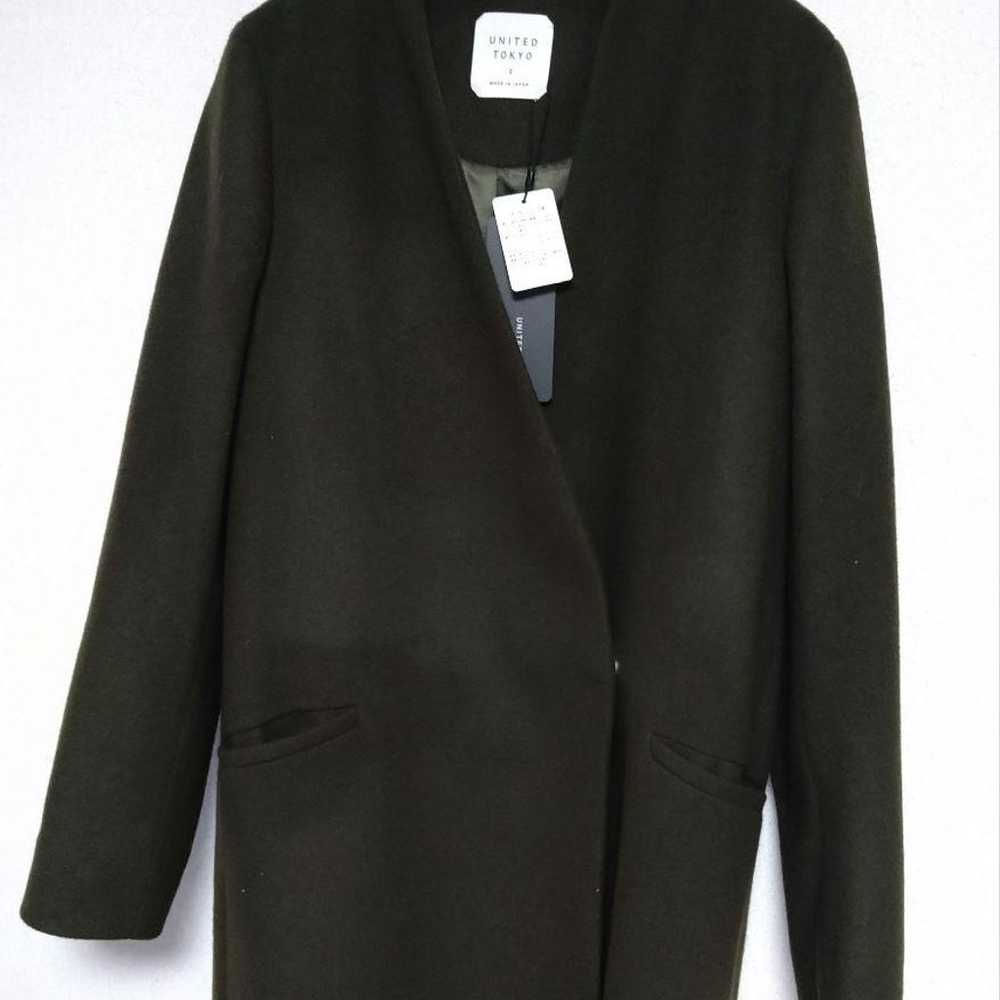 V-neck collarless coat - image 6