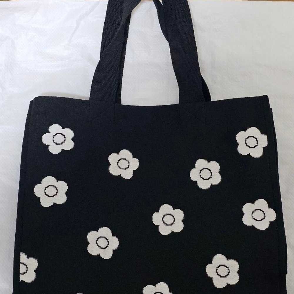 MARY QUANT Knitted Jacquard Daisy Tote (Black) - image 4