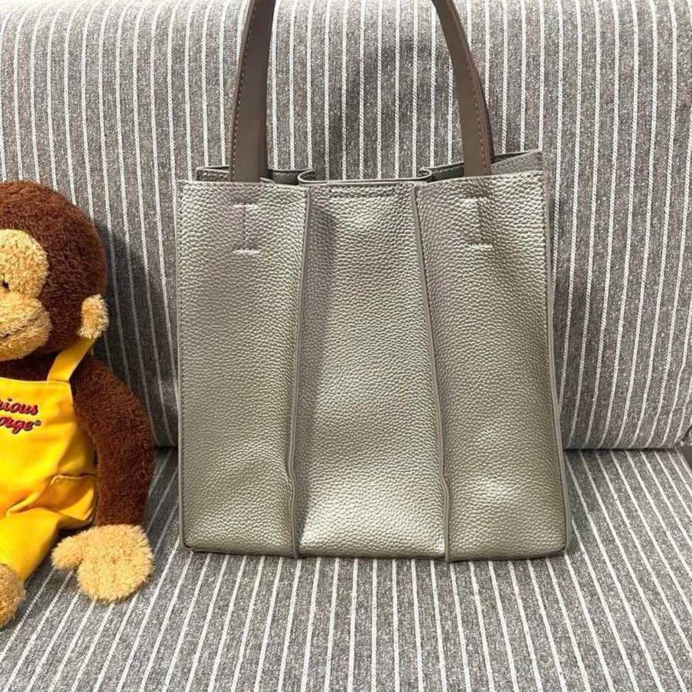 Gray leather tote bag with shoulder strap. - image 3