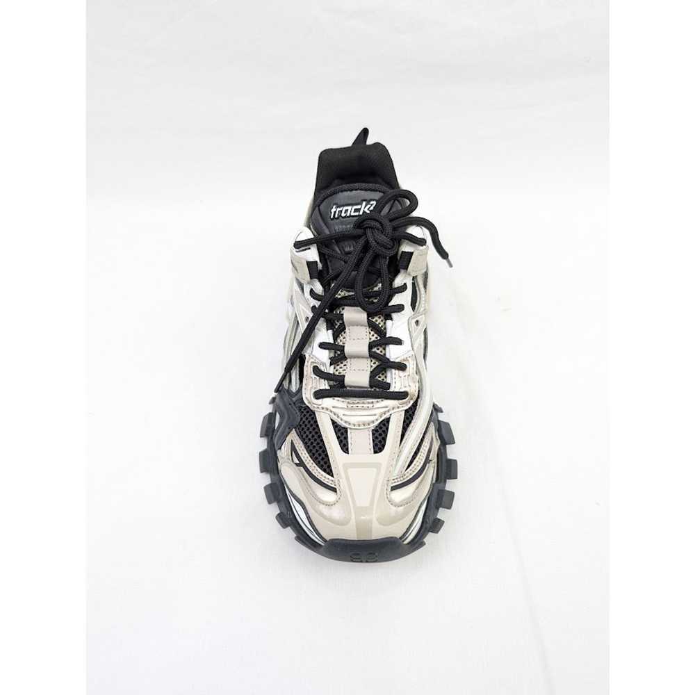 Balenciaga o1rshd1 Rubber Track.2 Open Low-Top Sn… - image 6