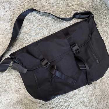 AMIACALVA Messenger Bag - image 1