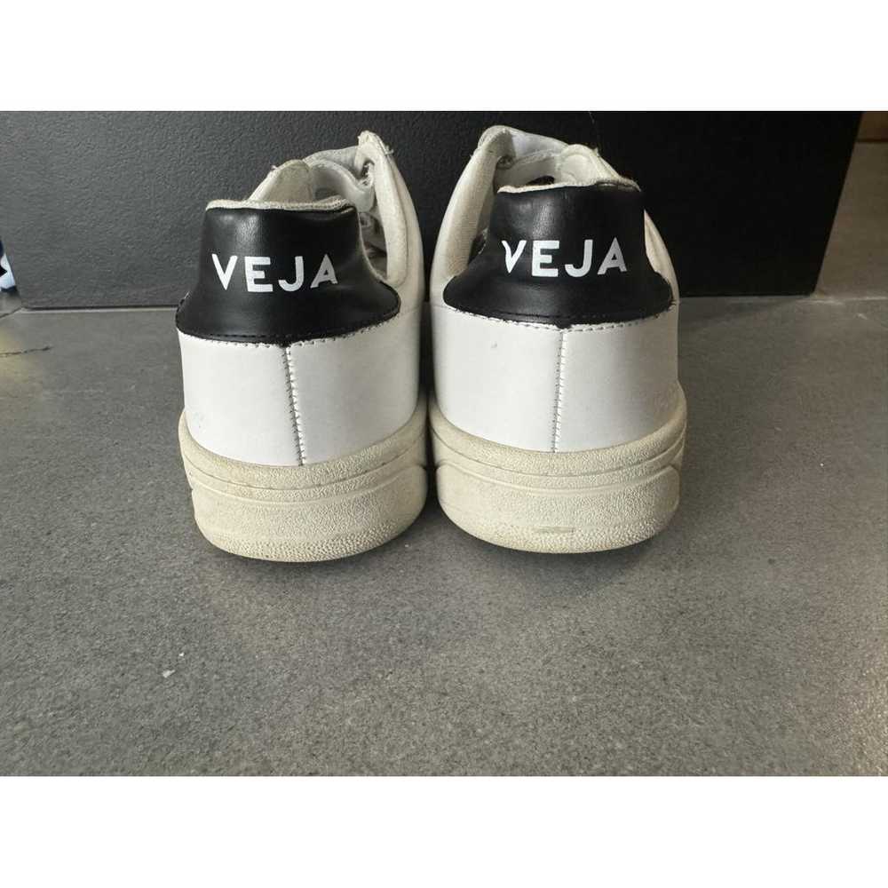 Veja Leather low trainers - image 2