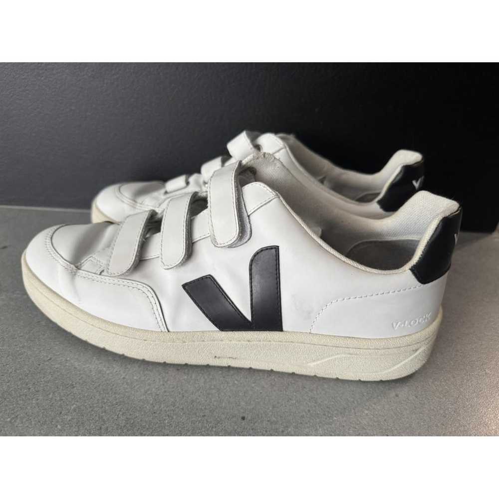 Veja Leather low trainers - image 3