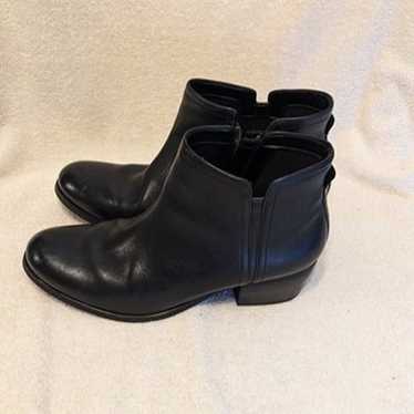 Clarks Brand Leather Side Zip Boots (Black)