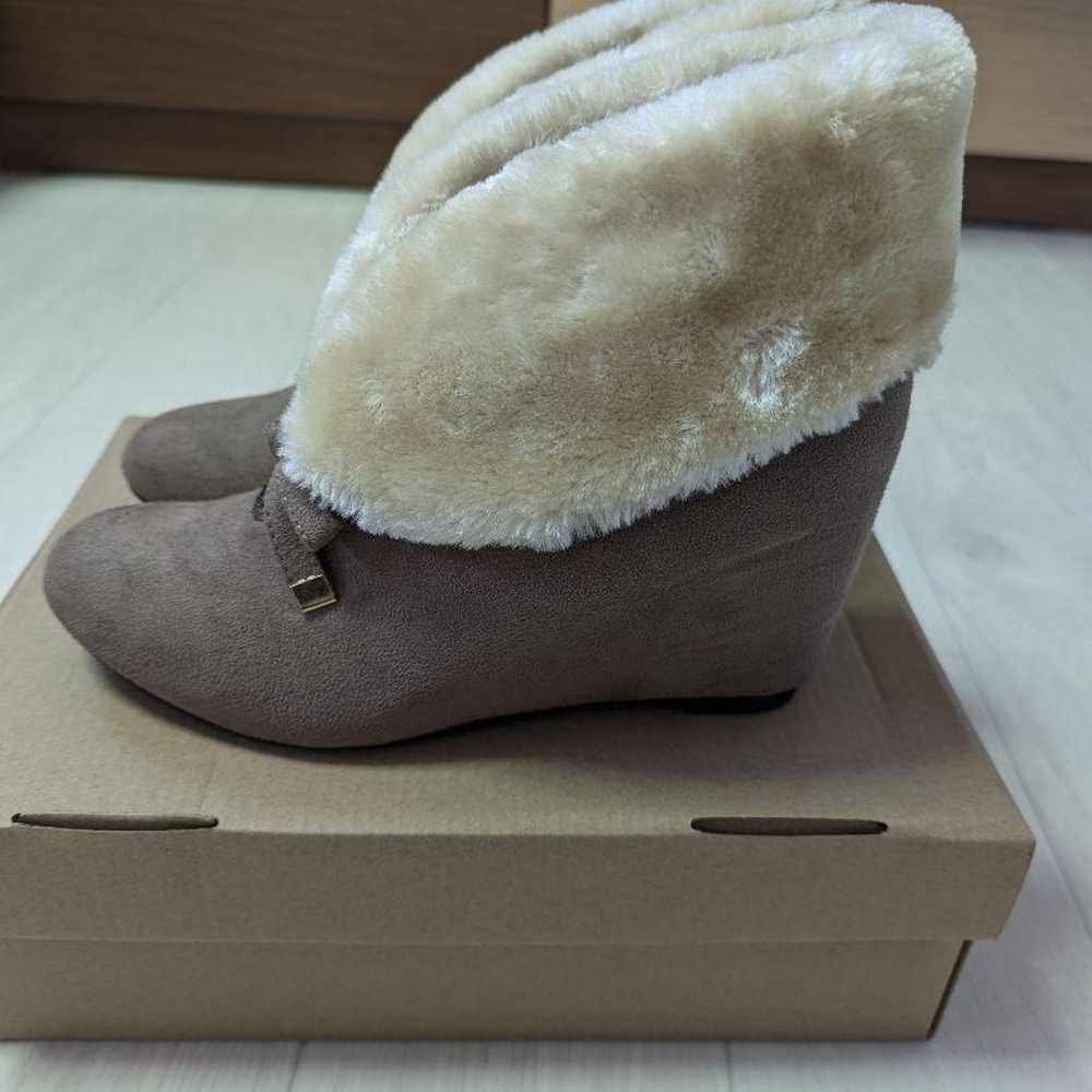 Brown sheepskin boots with wedge heels. - image 3